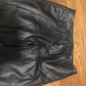 Faux leather pants - black